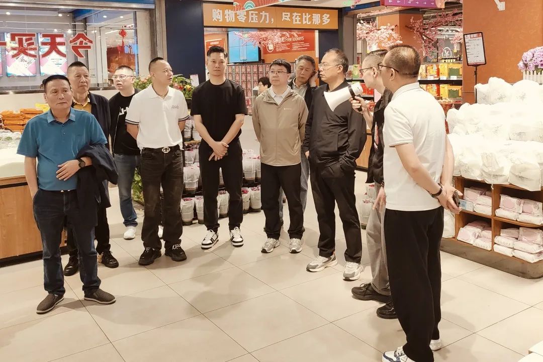 浙江家电联盟企业家考察比那多超市（临安店），共探智慧零售发展新路径